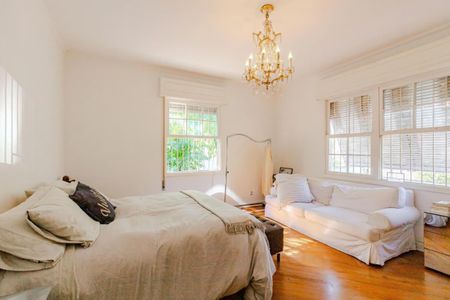 Casa para alugar com 384m², 4 quartos e 3 vagas Casa para alugar com 384m², 4 quartos e 3 vagasQuarto