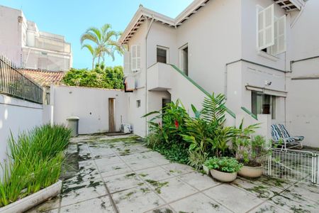 Casa para alugar com 384m², 4 quartos e 3 vagas Casa para alugar com 384m², 4 quartos e 3 vagasÁrea externa