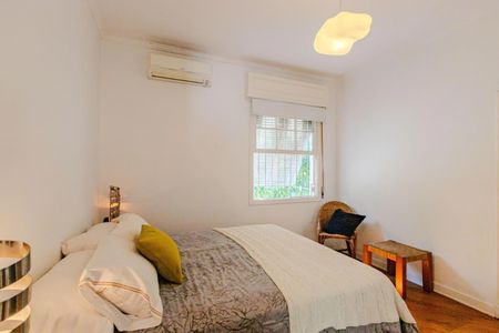 Casa para alugar com 384m², 4 quartos e 3 vagas Casa para alugar com 384m², 4 quartos e 3 vagasQuarto