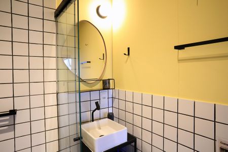 Banheiro de kitnet/studio para alugar com 1 quarto, 20m² em Santo Agostinho, Belo Horizonte