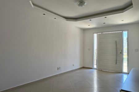 Sala de casa de condomínio para alugar com 2 quartos, 115m² em Taquara, Rio de Janeiro