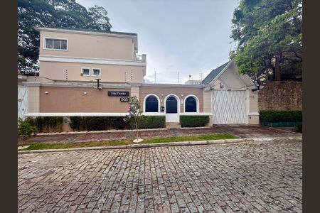 Casa de condomínio à venda com 280m², 4 quartos e 3 vagas Casa de condomínio à venda com 280m², 4 quartos e 3 vagasFachada