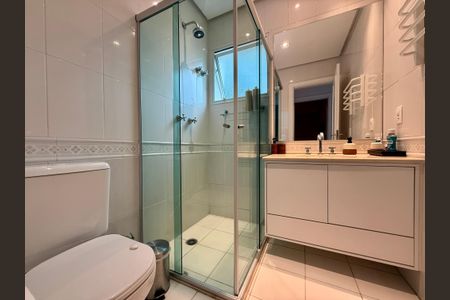 Casa de condomínio à venda com 280m², 4 quartos e 3 vagas Casa de condomínio à venda com 280m², 4 quartos e 3 vagasBanheiro Suíte 3