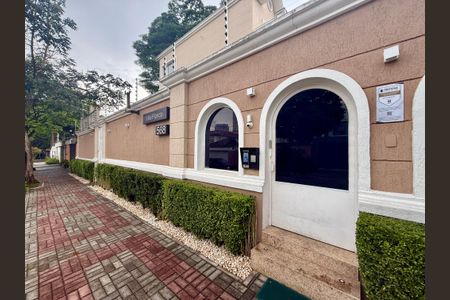 Casa de condomínio à venda com 280m², 4 quartos e 3 vagas Casa de condomínio à venda com 280m², 4 quartos e 3 vagasFachada