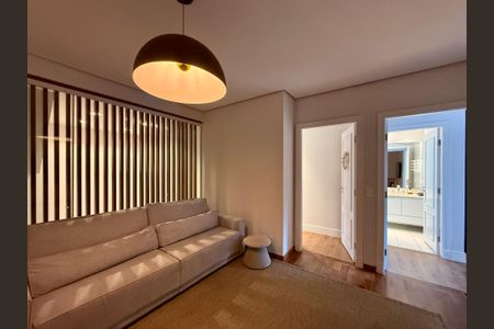 Casa de condomínio à venda com 280m², 4 quartos e 3 vagas Casa de condomínio à venda com 280m², 4 quartos e 3 vagasSala Íntima