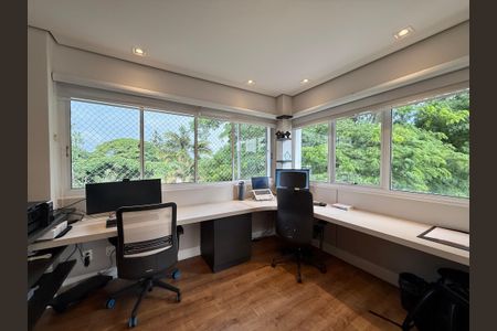 Casa de condomínio à venda com 280m², 4 quartos e 3 vagas Casa de condomínio à venda com 280m², 4 quartos e 3 vagasSuíte 1