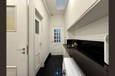 Casa de condomínio à venda com 280m², 4 quartos e 3 vagas Casa de condomínio à venda com 280m², 4 quartos e 3 vagasÁrea de Serviço