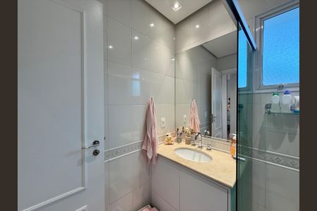 Casa de condomínio à venda com 280m², 4 quartos e 3 vagas Casa de condomínio à venda com 280m², 4 quartos e 3 vagasBanheiro Suíte 2