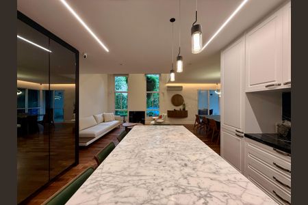 Casa de condomínio à venda com 280m², 4 quartos e 3 vagas Casa de condomínio à venda com 280m², 4 quartos e 3 vagasCozinha Integrada