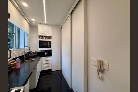 Casa de condomínio à venda com 280m², 4 quartos e 3 vagas Casa de condomínio à venda com 280m², 4 quartos e 3 vagasCozinha