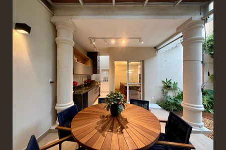 Casa de condomínio à venda com 280m², 4 quartos e 3 vagas Casa de condomínio à venda com 280m², 4 quartos e 3 vagasÁrea Gourmet