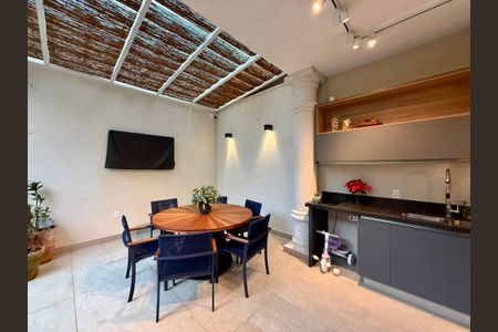 Casa de condomínio à venda com 280m², 4 quartos e 3 vagas Casa de condomínio à venda com 280m², 4 quartos e 3 vagasÁrea Gourmet