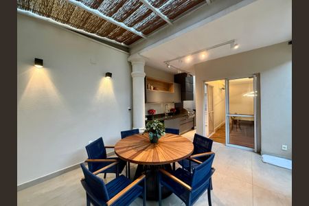 Casa de condomínio à venda com 280m², 4 quartos e 3 vagas Casa de condomínio à venda com 280m², 4 quartos e 3 vagasÁrea Gourmet