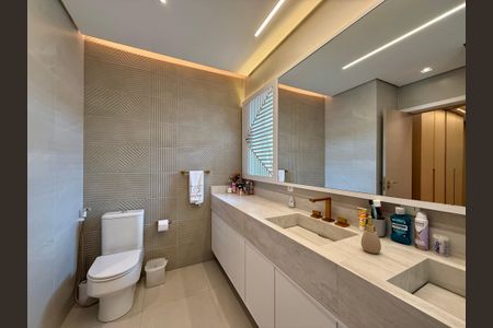 Casa de condomínio à venda com 280m², 4 quartos e 3 vagas Casa de condomínio à venda com 280m², 4 quartos e 3 vagasBanheiro Suíte 1