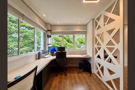 Casa de condomínio à venda com 280m², 4 quartos e 3 vagas Casa de condomínio à venda com 280m², 4 quartos e 3 vagasSuíte 1