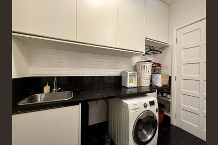 Casa de condomínio à venda com 280m², 4 quartos e 3 vagas Casa de condomínio à venda com 280m², 4 quartos e 3 vagasÁrea de Serviço