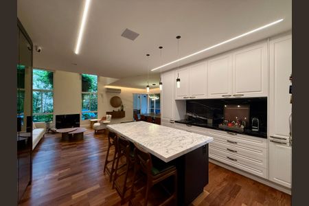 Casa de condomínio à venda com 280m², 4 quartos e 3 vagas Casa de condomínio à venda com 280m², 4 quartos e 3 vagasCozinha Integrada