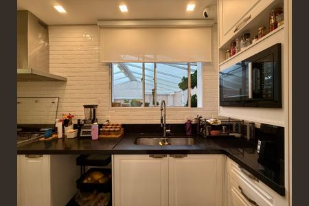 Casa de condomínio à venda com 280m², 4 quartos e 3 vagas Casa de condomínio à venda com 280m², 4 quartos e 3 vagasCozinha