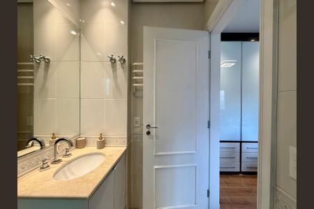 Casa de condomínio à venda com 280m², 4 quartos e 3 vagas Casa de condomínio à venda com 280m², 4 quartos e 3 vagasBanheiro Suíte 4