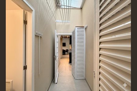 Casa de condomínio à venda com 280m², 4 quartos e 3 vagas Casa de condomínio à venda com 280m², 4 quartos e 3 vagasÁrea de Serviço