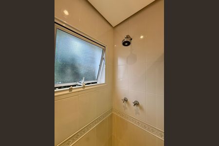 Casa de condomínio à venda com 280m², 4 quartos e 3 vagas Casa de condomínio à venda com 280m², 4 quartos e 3 vagasBanheiro Suíte 4