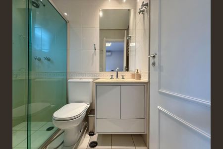 Casa de condomínio à venda com 280m², 4 quartos e 3 vagas Casa de condomínio à venda com 280m², 4 quartos e 3 vagasBanheiro Suíte 4