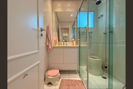 Casa de condomínio à venda com 280m², 4 quartos e 3 vagas Casa de condomínio à venda com 280m², 4 quartos e 3 vagasBanheiro Suíte 2