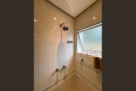 Casa de condomínio à venda com 280m², 4 quartos e 3 vagas Casa de condomínio à venda com 280m², 4 quartos e 3 vagasBanheiro Suíte 3