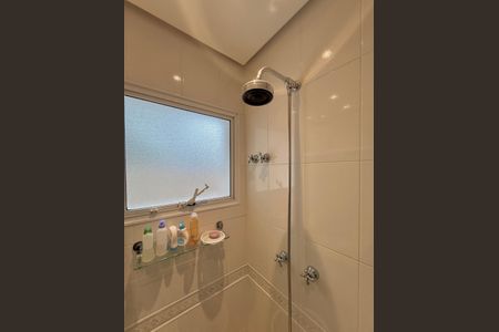 Casa de condomínio à venda com 280m², 4 quartos e 3 vagas Casa de condomínio à venda com 280m², 4 quartos e 3 vagasBanheiro Suíte 2