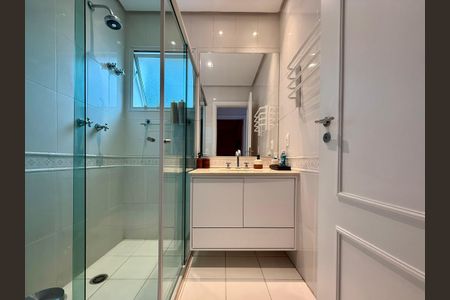 Casa de condomínio à venda com 280m², 4 quartos e 3 vagas Casa de condomínio à venda com 280m², 4 quartos e 3 vagasBanheiro Suíte 3