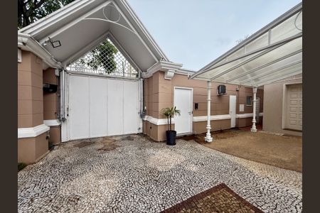 Casa de condomínio à venda com 280m², 4 quartos e 3 vagas Casa de condomínio à venda com 280m², 4 quartos e 3 vagasEntrada