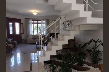 Casa à venda com 200m², 3 quartos e 4 vagasFoto 02
