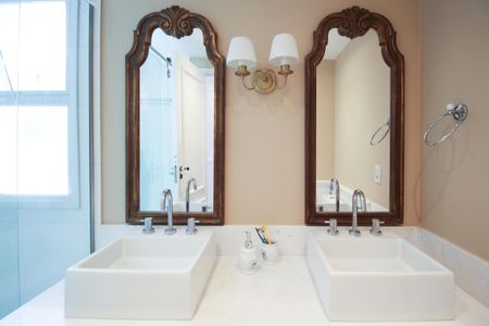 Apartamento para alugar com 182m², 4 quartos e 4 vagasBanheiro da Suíte 1