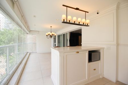 Apartamento para alugar com 182m², 4 quartos e 4 vagasVaranda