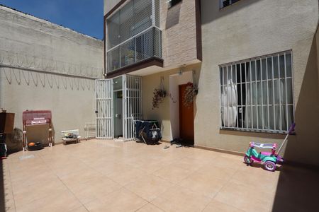 Casa à venda com 77m², 2 quartos e 2 vagasGaragem