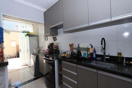 Casa à venda com 77m², 2 quartos e 2 vagasCozinha