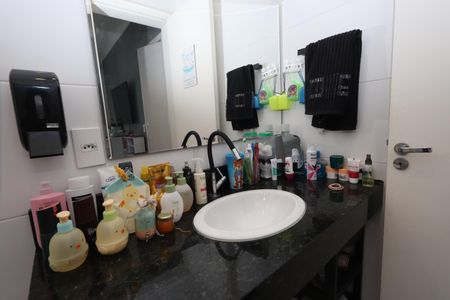 Casa à venda com 77m², 2 quartos e 2 vagasBanheiro da Suíte 1