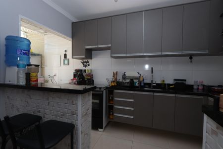 Casa à venda com 77m², 2 quartos e 2 vagasCozinha