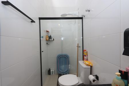 Casa à venda com 77m², 2 quartos e 2 vagasBanheiro da Suíte 1