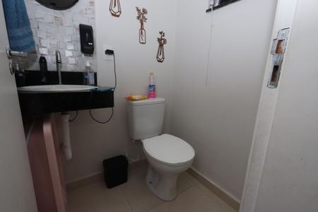 Casa à venda com 77m², 2 quartos e 2 vagasLavabo