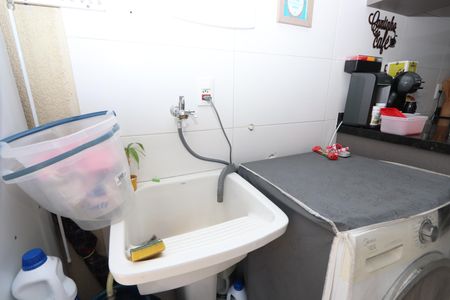 Casa à venda com 77m², 2 quartos e 2 vagasLavanderia