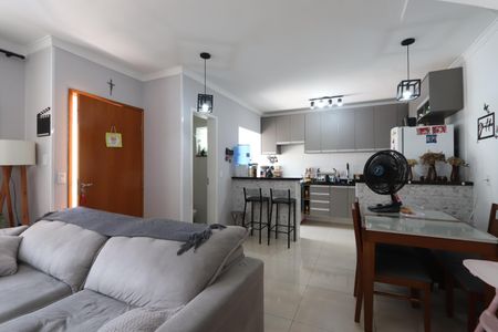 Casa à venda com 77m², 2 quartos e 2 vagasSala