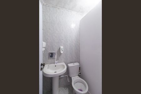 Casa à venda com 116m², 2 quartos e sem vaga Casa à venda com 116m², 2 quartos e sem vagaBanheiro