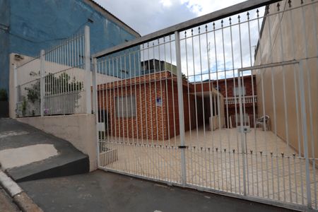 Casa para alugar com 230m², 3 quartos e 3 vagasFachada