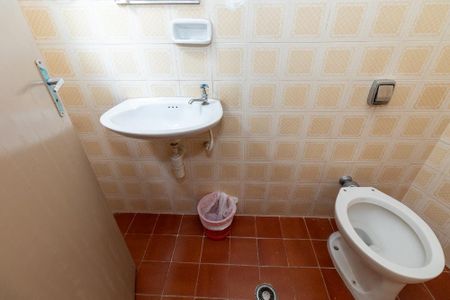 Casa à venda com 240m², 3 quartos e 2 vagas Casa à venda com 240m², 3 quartos e 2 vagasBanheiro de Serviço