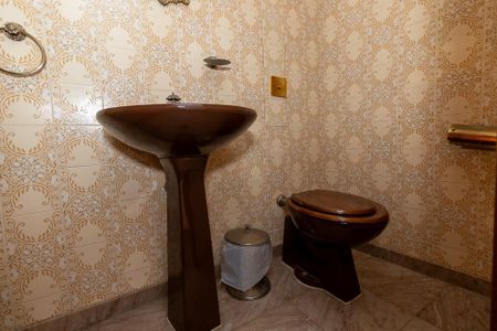 Casa à venda com 240m², 3 quartos e 2 vagas Casa à venda com 240m², 3 quartos e 2 vagasLavabo