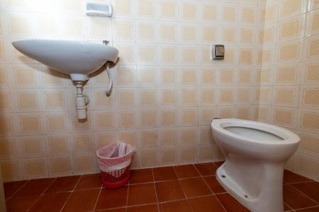 Casa à venda com 240m², 3 quartos e 2 vagas Casa à venda com 240m², 3 quartos e 2 vagasBanheiro de Serviço