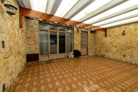 Casa à venda com 240m², 3 quartos e 2 vagas Casa à venda com 240m², 3 quartos e 2 vagasGaragem