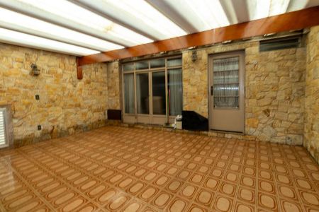 Casa à venda com 240m², 3 quartos e 2 vagas Casa à venda com 240m², 3 quartos e 2 vagasGaragem