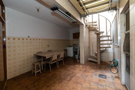 Casa à venda com 240m², 3 quartos e 2 vagas Casa à venda com 240m², 3 quartos e 2 vagasÁrea de Serviço